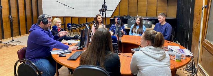 Ивановские студенты и курсанты автошкол соревновались в знаниях Правил дорожного движения в прямом эфире радиостанции
