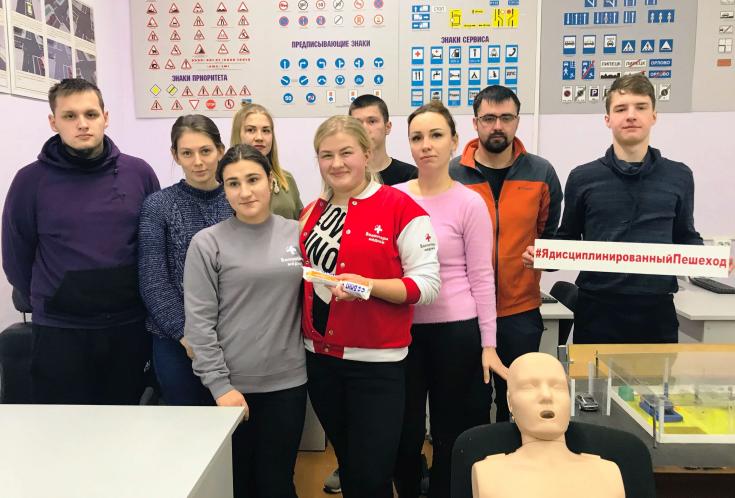 В Великом Новгороде студенты-медики обучили кандидатов в водители оказанию первой помощи пострадавшим в ДТП