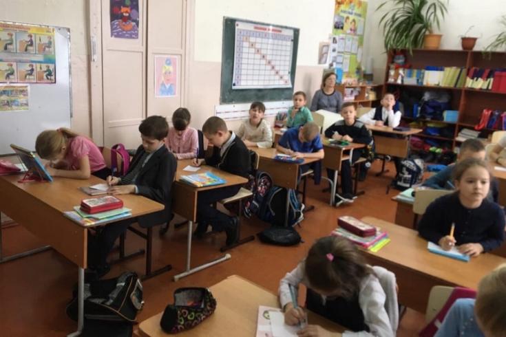 Енисейские госавтоинспекторы и студенты проводят уроки дорожной безопасности со школьниками