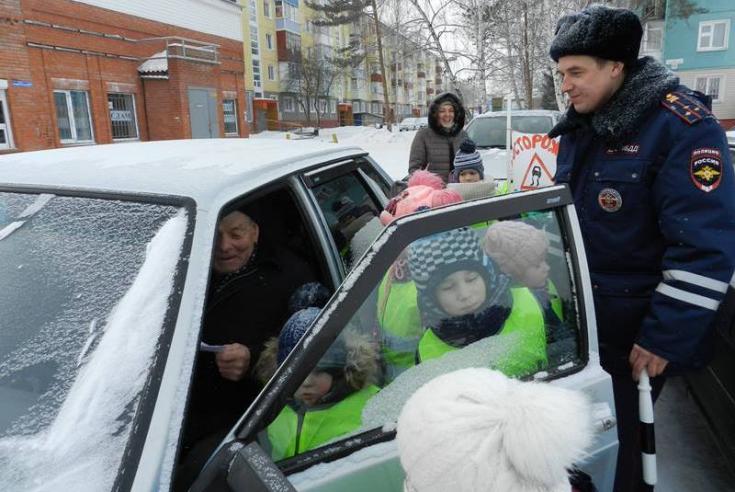 В Красноярском крае воспитанники детского сада стали участниками акции «Водитель, прислушайся к ребенку!»