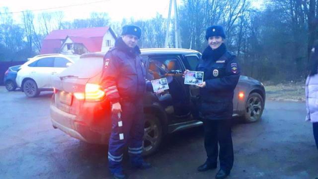 Госавтоинспекторы Смоленского района провели акцию «Пристегни ребенка - это закон!»
