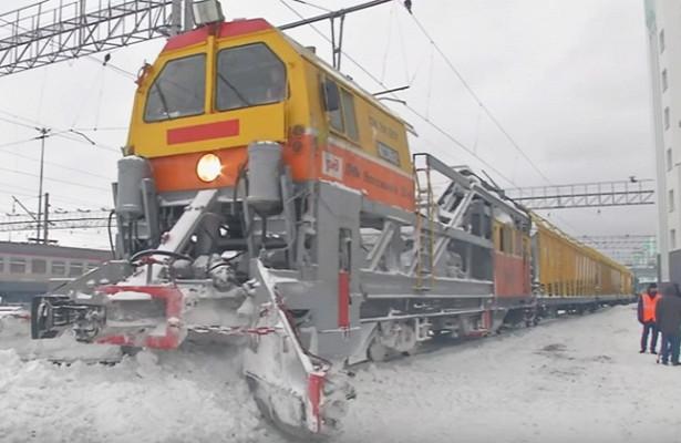 Как убирают снег с железнодорожных путей