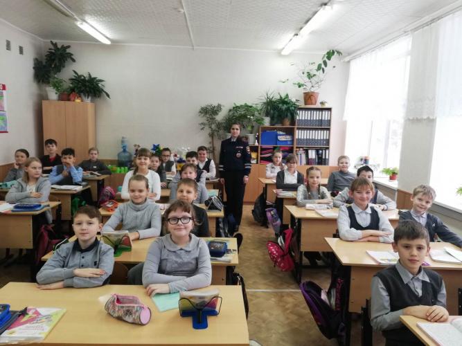 «Безопасность детства зависит от световозвращающих элементов и правильного поведения». Сотрудники ГИБДД встретились с касимовскими школьниками