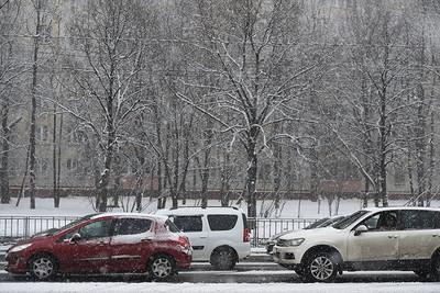 Госавтоинспекция призвала водителей в Подмосковье соблюдать скорость из‑за снегопада