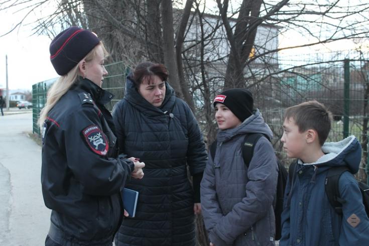 «Родительские патрули» следят за безопасностью на дорогах вокруг евпаторийских школ
