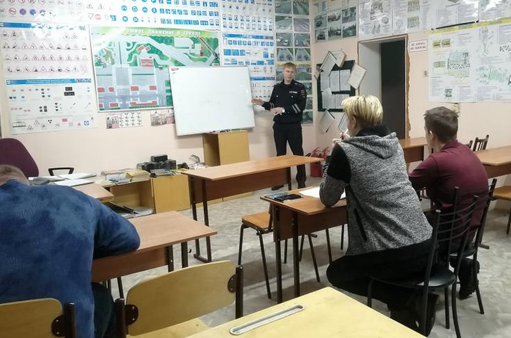 Сотрудники томской Госавтоинспекции продолжают работу по разъяснению порядка оформления Европротокола будущим водителям