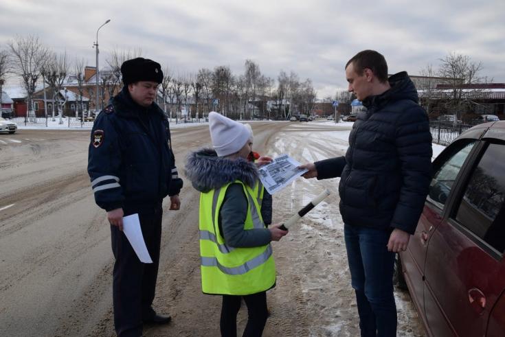 Сотрудники ГИБДД и ЮИДовцы из Клепиковского района в рамках акции «Безопасность детства» провели на дороге мероприятие по пропаганде безопасности дорожного движения
