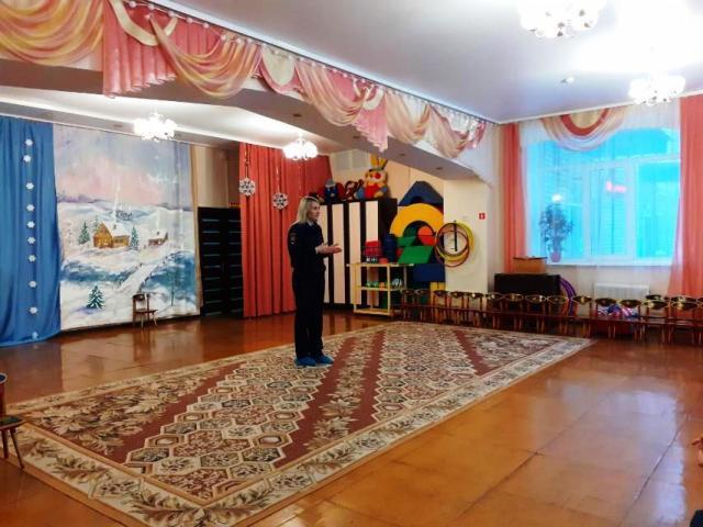 Дорожные полицейские Смоленского района провели беседу «Примерный пешеход»