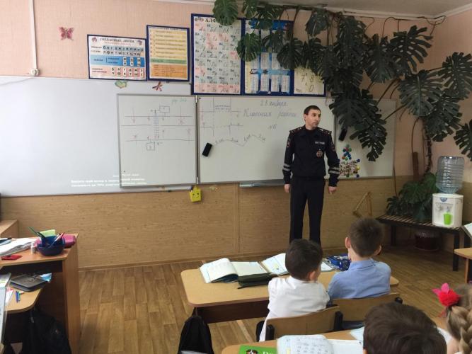 «Безопасный переход = Безопасность детства». В городе Шилово полицейские научили школьников безопасно переходить дорогу