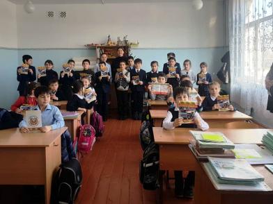 В Пригородном районе полицейские помогают школьникам изучать Правила дорожного движения