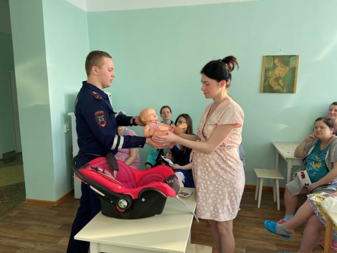 В Кирове для будущих мам организованы мастер-классы по правилам фиксации ребенка в автокресле