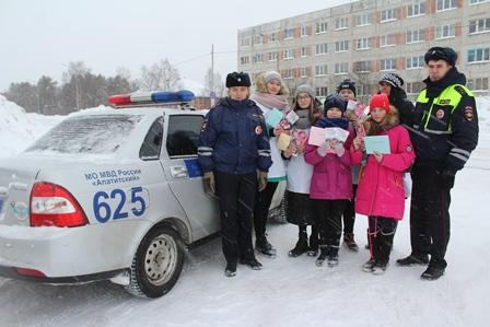 В Апатитах дорожные полицейские провели акцию «Пристегнись!»