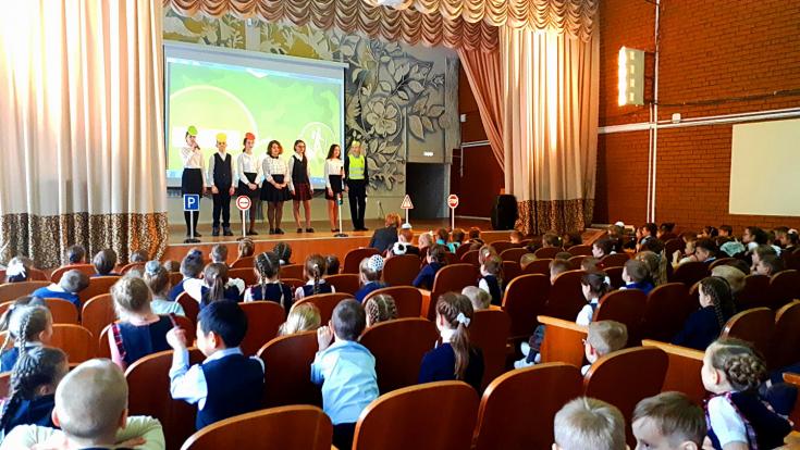 Сотрудники томской Госавтоинспекции приняли участие в детском празднике безопасности «Светофорик в гостях у друзей»