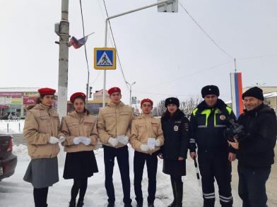 Инпекторы ГИБДД вместе с юнармейцами и журналистами организовали в Ардоне акцию «Внимание, пешеход!»