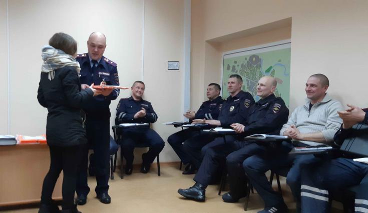 Глазовская Госавтоинспекция поблагодарила активных граждан за оказанную помощь