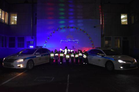 Сотрудники ГИБДД провели флешмоб «Засветись и стань заметней»