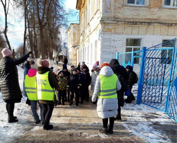 В Богородском районе дорожные полицейские вместе с «родительскими патрулями» провели профилактические рейды