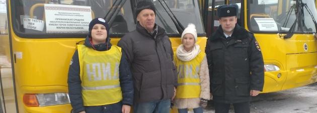 ЮИДовцы Карелии на торжественной церемонии вручения школьных автобусов напомнили водителям о дорожной безопасности