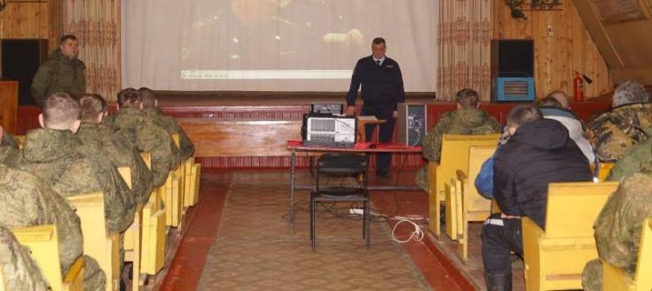 В Козульском районе начальник ОГИБДД проводит профилактические беседы с военнослужащими