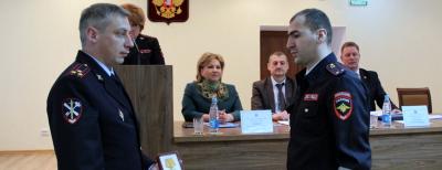 В Новгородской области сотрудник Госавтоинспекции, спасший человека на пожаре, награжден медалью «За смелость во имя спасения»