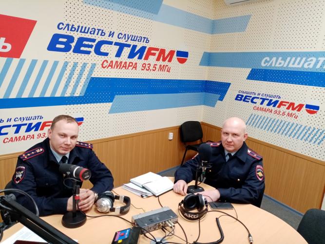 В прямом эфире радиостанции "Вести FM" обсудили новшества в сфере обеспечения безопасности дорожного движения