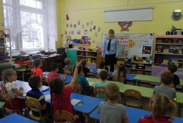 Световозвращающие рыбки, кошечки и зайчики «подсветили» юных пешеходов Волгореченска