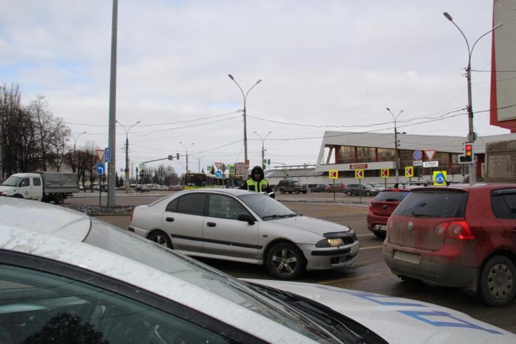 В Липецке автоинспекторы дежурят вблизи пешеходных переходов