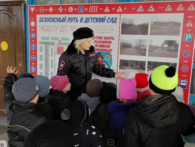 В Краснодарском крае автоинспекторы напоминают детям правила дорожного движения