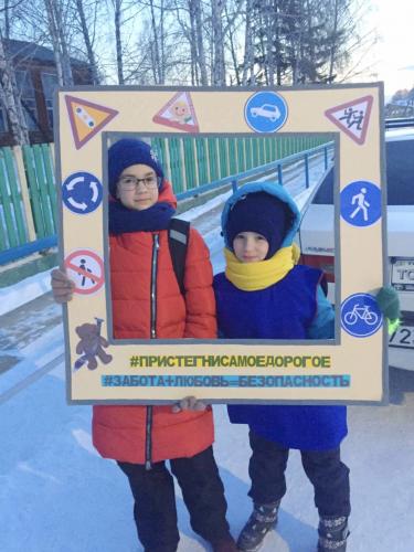 В отдаленном северном поселке края юные инспекторы движения вышли на борьбу с нарушениями правил перевозки детей