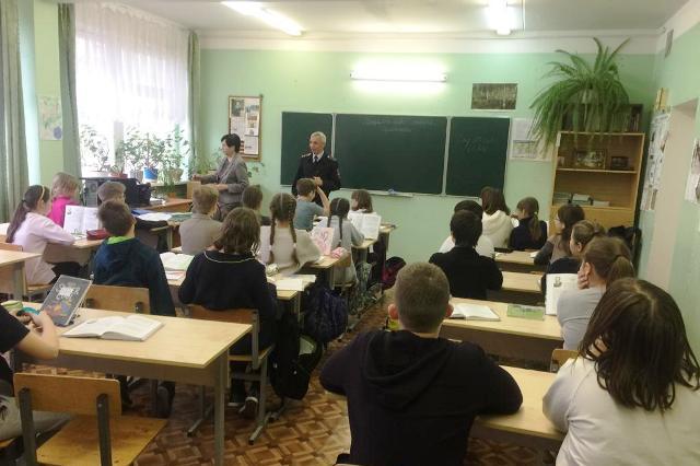 Сотрудники Госавтоинспекции города Десногорска провели профилактическую беседу по правилам дорожного движения