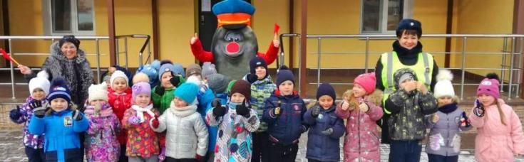 В Московской области автоинспекторы напомнили юным пешеходам о дорожной безопасности