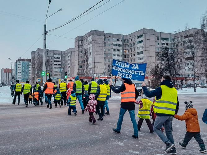 В Новочебоксарске родительский патруль «Совета отцов» выступил за безопасность детей на дороге