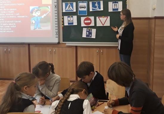 Школьников Севастополя продолжают знакомить с правилами безопасного поведения на дороге