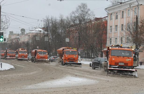 Администрация Твери: в городе снег чистят колоннами по 4-7 единиц в сопровождении экипажей ГИБДД