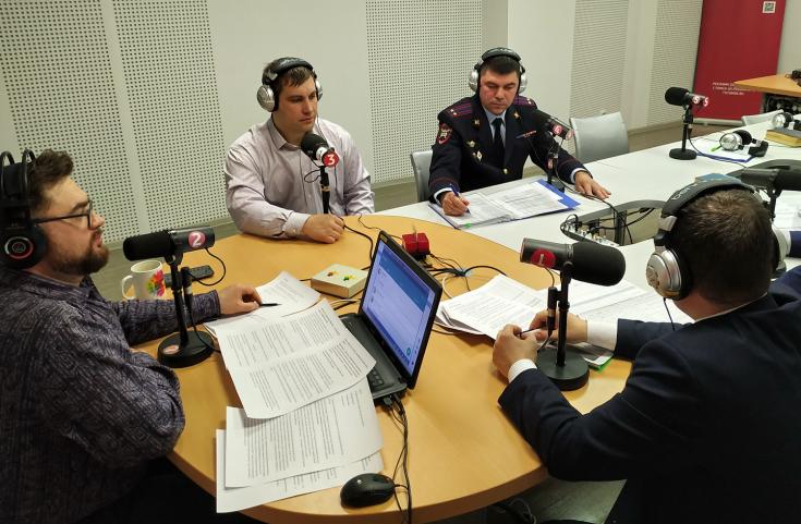 Заместитель начальника Госавтоинспекции Томской области в прямом радиоэфире рассказал о работе ГИБДД на территории региона