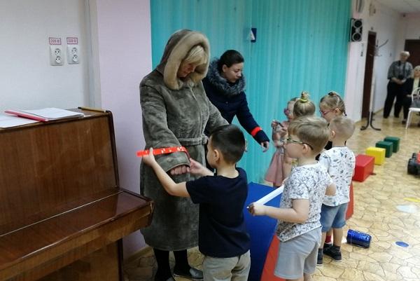 Воркутинские дошкольники ставили опыты со световозвращателями