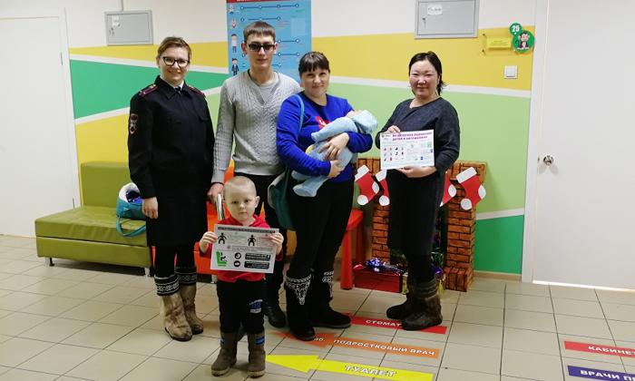 Автоинспекторы Тункинского района организовали инструктажи безопасности для родителей маленьких пациентов детской поликлиники