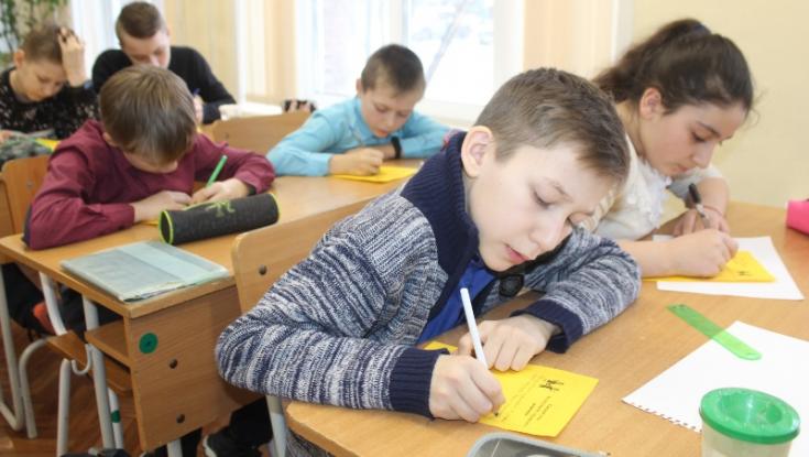 В Красноярском крае в «единый день безопасности детей» школьники обратились к водителям в письмах