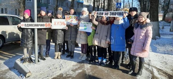 Ребята и представители «Родительского патруля» детского сада № 2 «Солнышко» г. Ростова написали и красочно оформили письма к водителям своего города. В своих обращениях ребята напомнили взрослым о соблюдении Правил дорожного движения, дисциплинированности