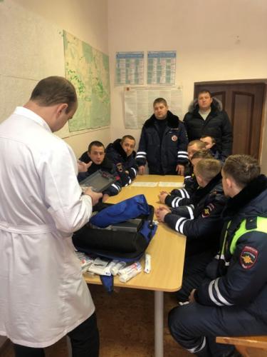 В Свердловской области инспекторы ДПС участвуют в обучающих занятиях по оказанию первой помощи пострадавшим в ДТП
