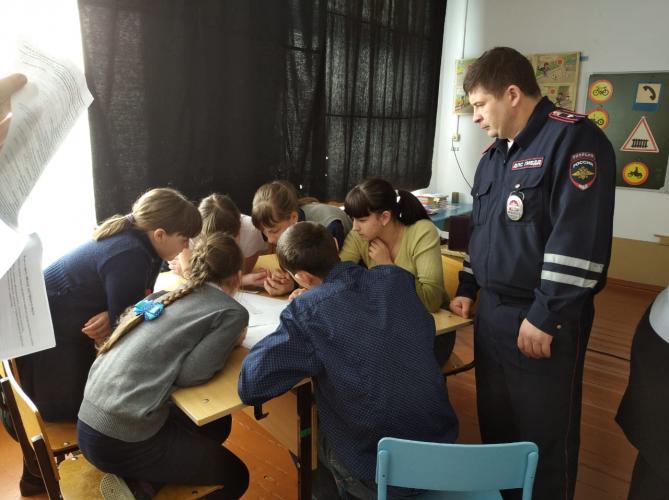 Госавтоинспекторы Полтавского района провели для школьников викторину по Правилам дорожного движения