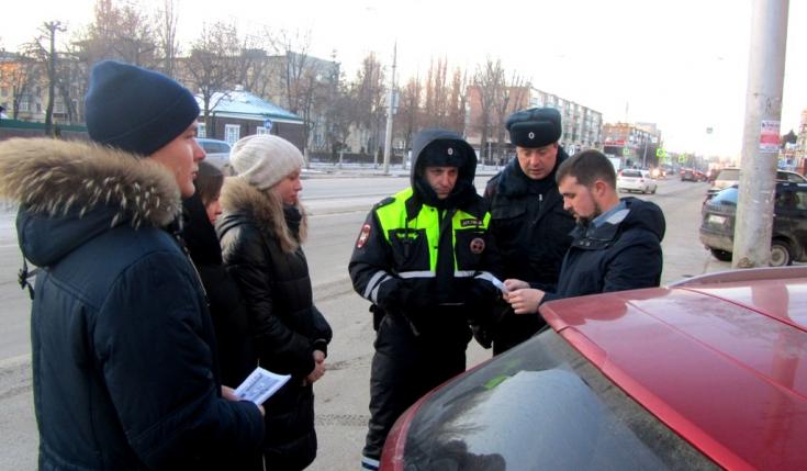 В Липецке автомобилисты благодарили автоинспекторов и ЮИДовцев за заботу о безопасности маленьких пассажиров