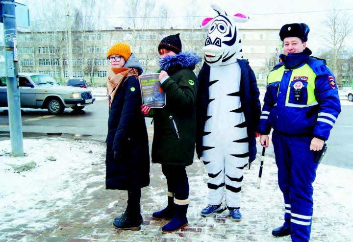 Госавтоинспекторы напомнили о соблюдении ПДД на пешеходных переходах