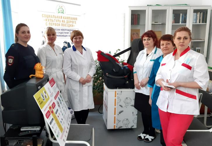 Новгородские медики прошли практический инструктаж по обучению пациентов правилам безопасной перевозки детей-пассажиров