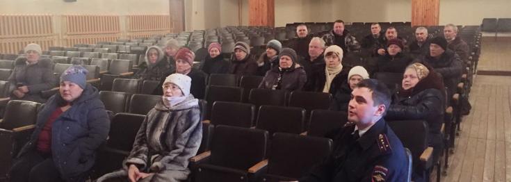 Сотрудники зауральской ГИБДД принимают участие в сельских сходах