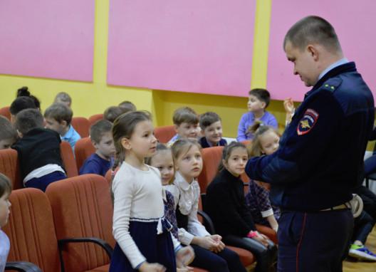 В поселении Марушкинское провели урок безопасности для первоклассников