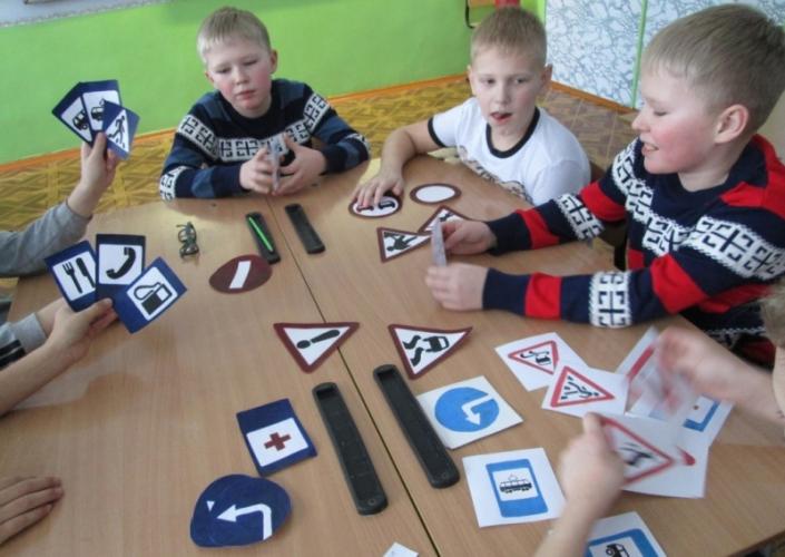 В Иланском районе юные инспекторы движения провели флешмоб дорожной безопасности