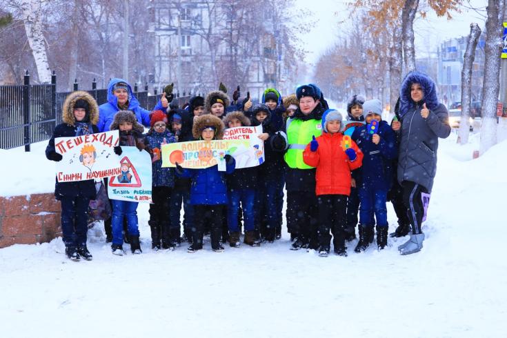 Автоинспекторы Новокуйбышевска провели акцию «Теплая ладошка безопасности»