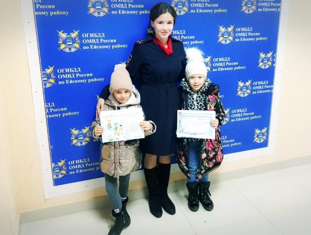 На Кубани проводят блиц-уроки для юных посетителей подразделений Госавтоинспекции