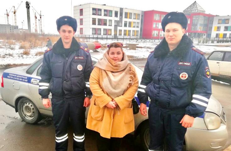 Жительница Великого Новгорода поблагодарила инспекторов ДПС за помощь на дороге
